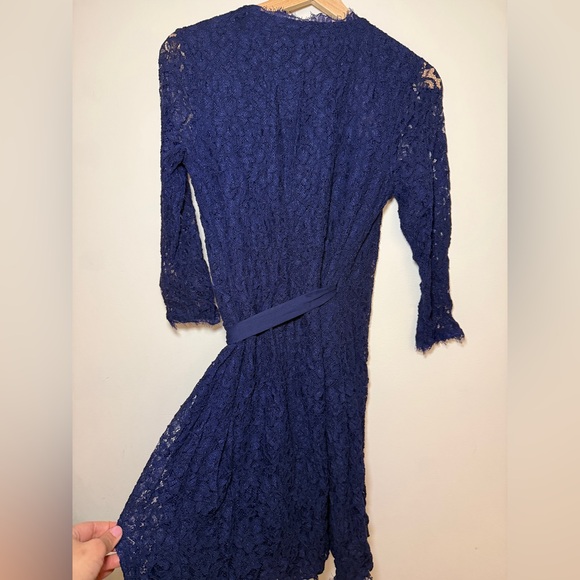 Diane von Furstenberg Navy Lace Wrap Dress – Size 6 - Picture 6 of 8